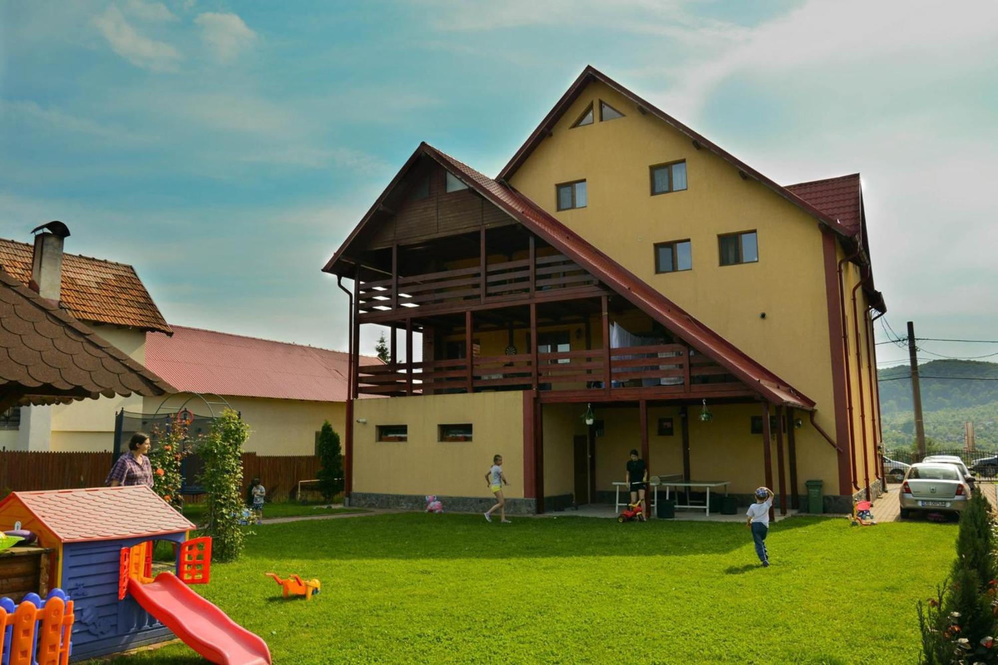 Casa Leu Hotel Curtea De Arges Exterior photo