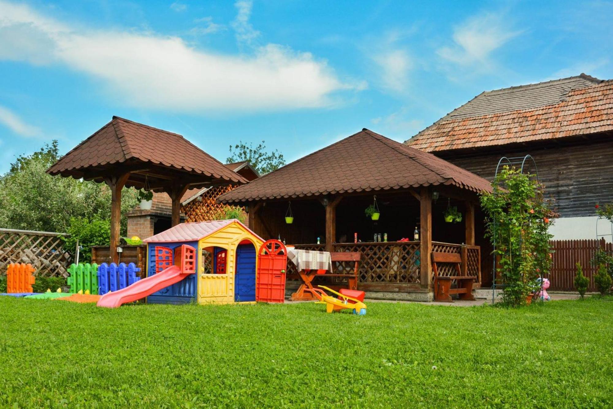 Casa Leu Hotel Curtea De Arges Exterior photo